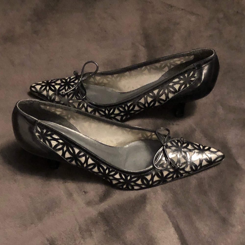 Gorgeous Stuart Weitzman Kitten Heels